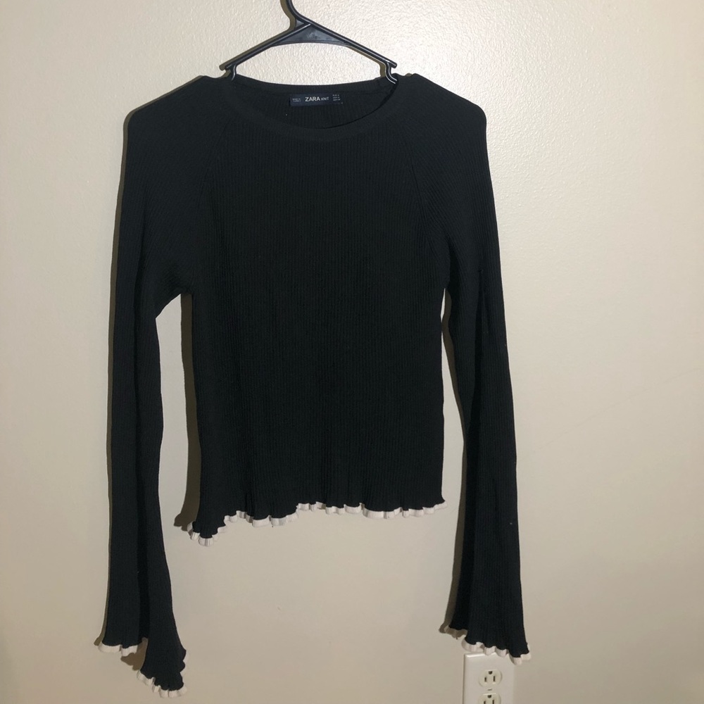 Long sleeve closed fitting with designed neck top